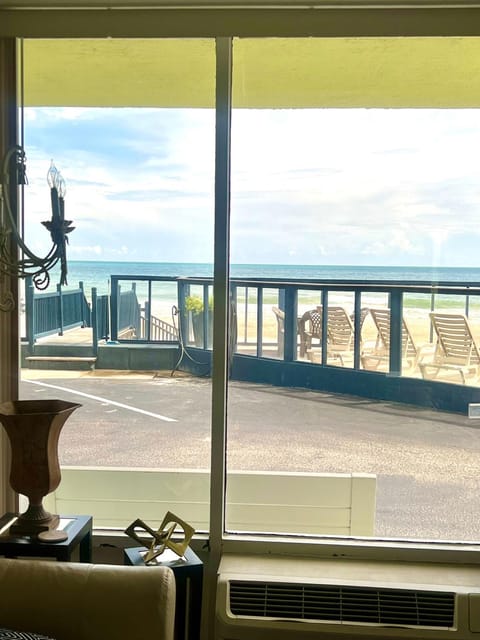 Ocean Breeze - Ocean Front at Symphony Beach Club! House in Ormond Beach