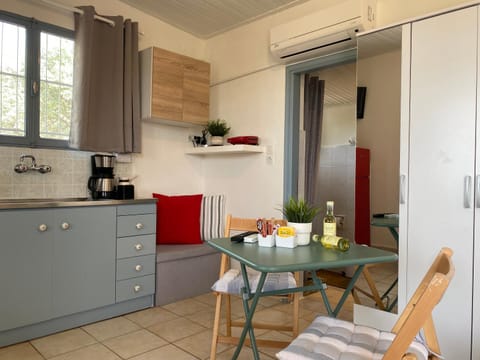 Coffee/tea facilities, Kitchen or kitchenette