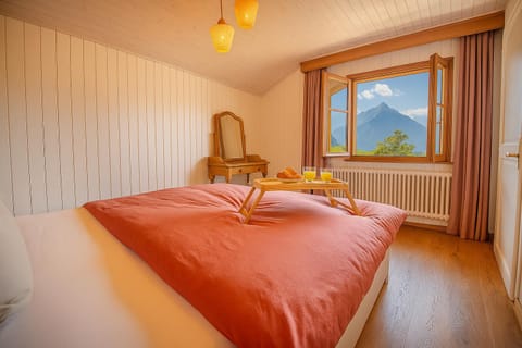 Bed, Natural landscape, Photo of the whole room, Bedroom, Mountain view, internet