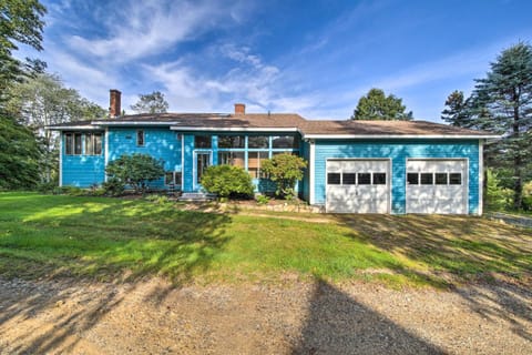 Charming Retreat with Deck about 4 Mi From Casco Bay! House in Orrs Island