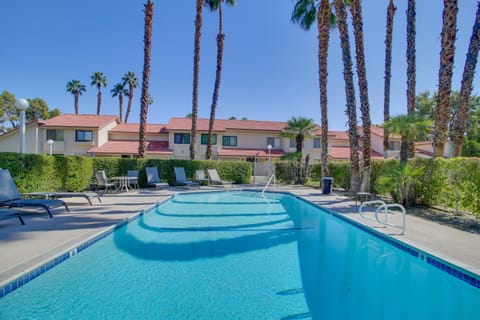 Townhome with Pool Access, Near Dtwn Palm Springs! House in Cathedral City