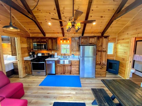 B1 NEW Awesome Tiny Home with AC Mountain Views Minutes to Skiing Hiking Attractions Casa de campo (Villa) in Twin Mountain