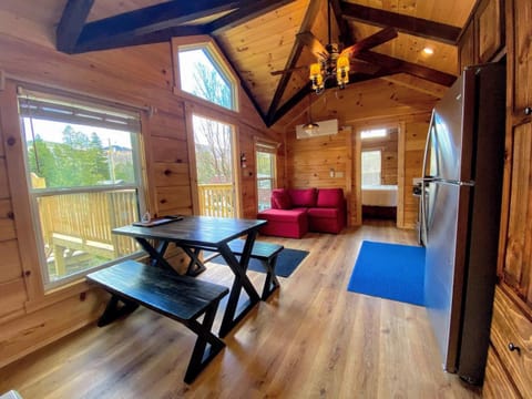B1 NEW Awesome Tiny Home with AC Mountain Views Minutes to Skiing Hiking Attractions Villa in Twin Mountain