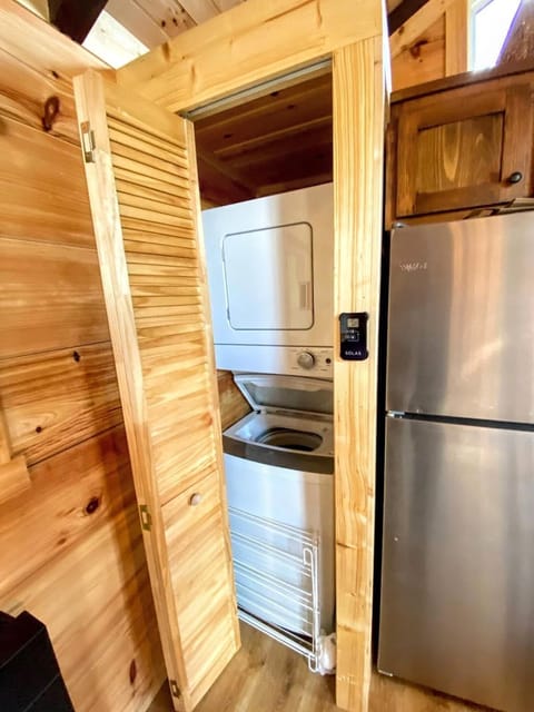 B10 NEW Awesome Tiny Home with AC Mountain Views Minutes to Skiing Hiking Attractions House in Twin Mountain