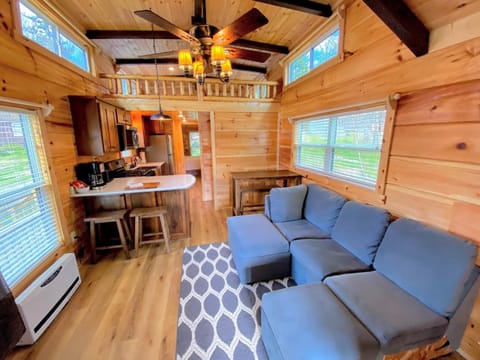 B2 NEW Awesome Tiny Home with AC Mountain Views Minutes to Skiing Hiking Attractions Villa in Twin Mountain