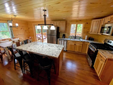 Brand New Log Home Well appointed great location with AC wifi cable fireplace firepit Villa in Whitefield