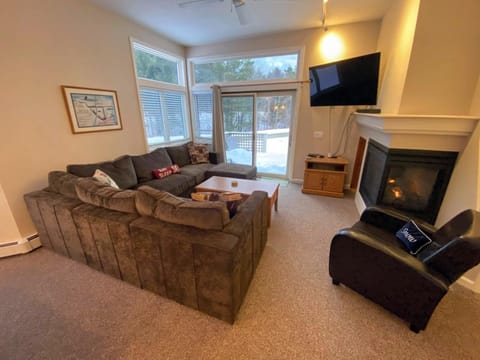 FV50 Pet friendly single level home in Bretton Woods walk to golf course and Mt Washington Hotel Condo in Bretton Woods