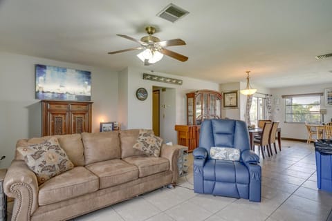 Canalfront Retreat with Heated Pool and Hot Tub! Haus in Port Charlotte