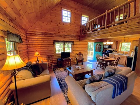 NEW Log cabin in the heart of the White Mountains - close to Bretton Woods Cannon Franconia Villa in Twin Mountain