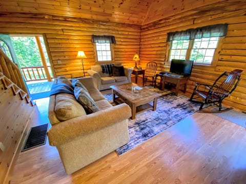 NEW Log cabin in the heart of the White Mountains - close to Bretton Woods Cannon Franconia Villa in Twin Mountain
