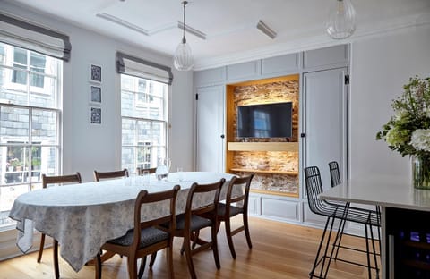 Dining area, kitchen