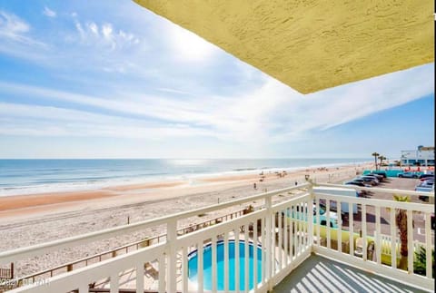 Beachfront Bliss - Suite at Symphony Beach Club House in Ormond Beach