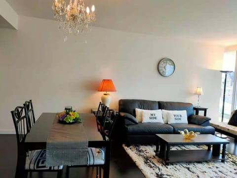 WaterFalls Hotel - Suite in Falls Downtown with pool Apartment in Victoria