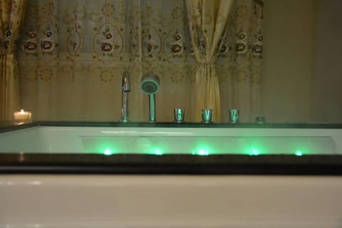 Le Petit Versailles Apartment in Vernon