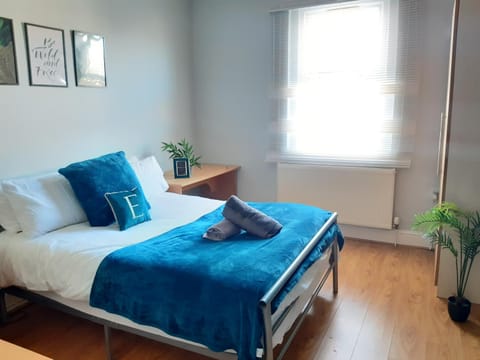 Swansea Townhouse Perfect for contractors Private double rooms House in Swansea