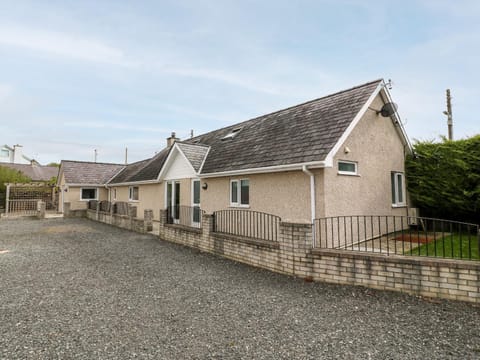 Felin Cottage House in Rhosyr