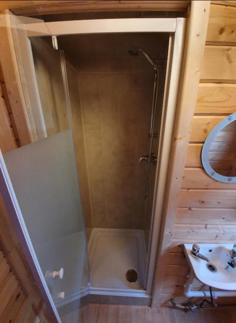 17b DB Airbnb Chalet in Ireland