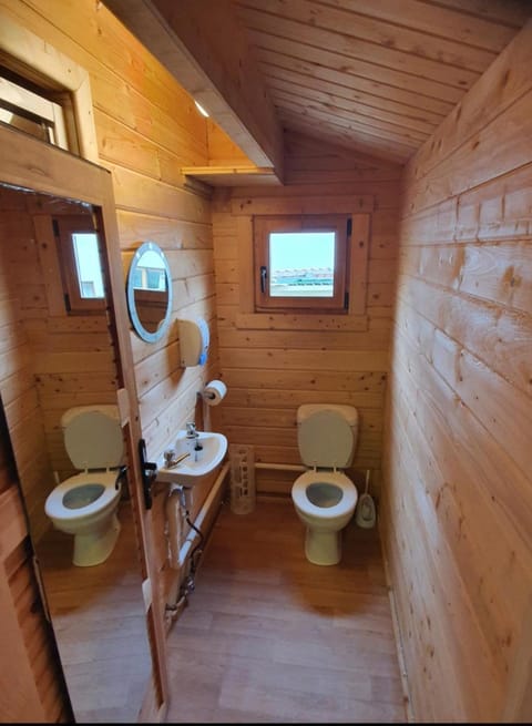 17b DB Airbnb Chalet in Ireland