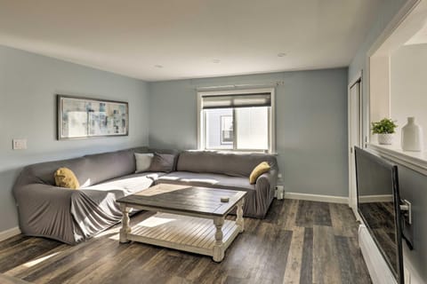 Pet-Friendly Revere Getaway, Steps from the T! Haus in Winthrop