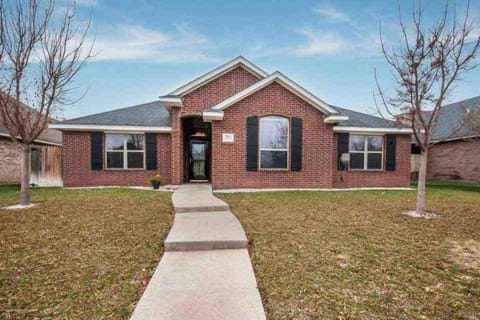 8beds, KING BED, fireplace, & whirlpool Sleeps 12 Casa in Amarillo