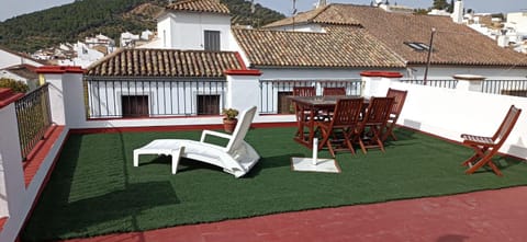 Jacaranda House in Sierra de Cádiz