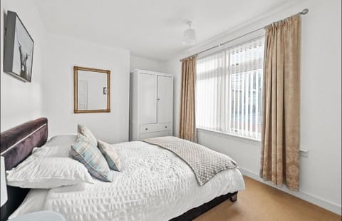 Balmoral Residence 30 mins from Edinburgh and Glasgow House in Falkirk