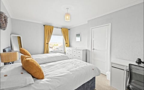 Balmoral Residence 30 mins from Edinburgh and Glasgow House in Falkirk
