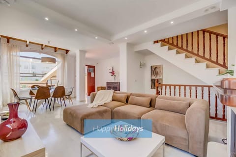 Communal lounge/ TV room, Dining area