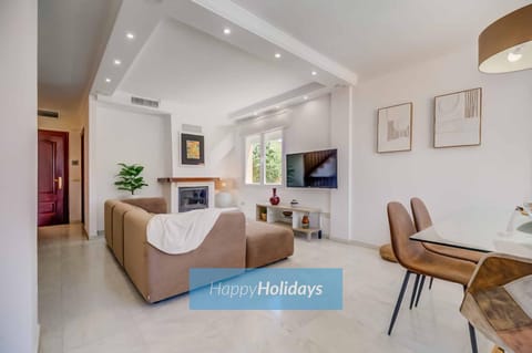 Communal lounge/ TV room, Dining area, fireplace