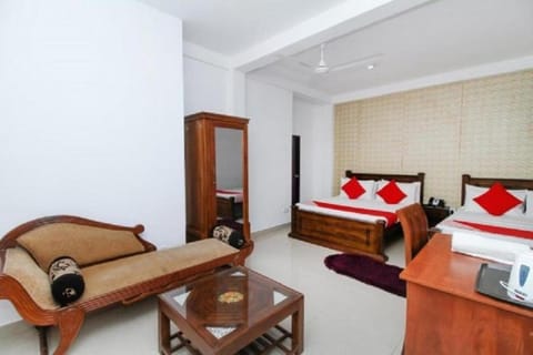 Bed, Seating area, Bedroom, Family