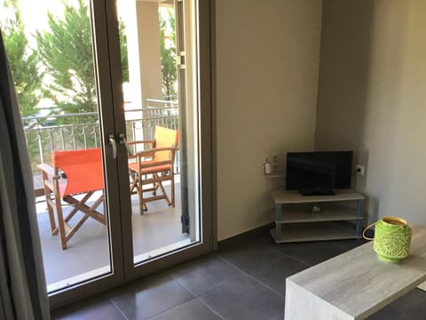 D’Angelos Apartments Condo in Karavomylos