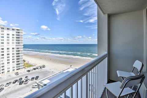 Vacation Vibe Condo Eleventh-Floor Ocean Views Apartment in Holly Hill