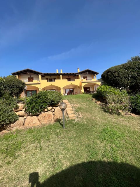 Property building, Day, Garden, Garden view