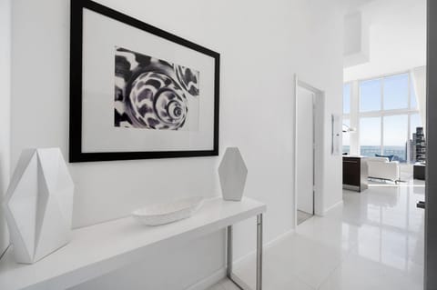 ICONIC LUXURIOUS HIGH CEILINGS UNIT BRICKELL w Apartment in Brickell