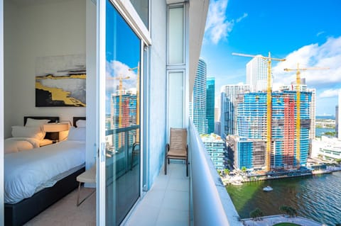 ICONIC LUXURIOUS HIGH CEILINGS UNIT BRICKELL w Apartment in Brickell