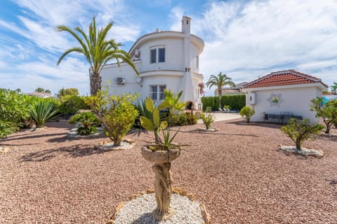 Modern villa with great location Chalet in Vega Baja del Segura