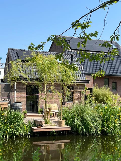 Guesthouse Rotterdam, tinyhouse nearby Kralingen Bed and Breakfast in Rotterdam