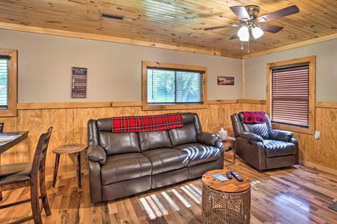 Silver Creek Cabin with Hiking, Less Than 1 Mi to Town! Haus in Beattyville
