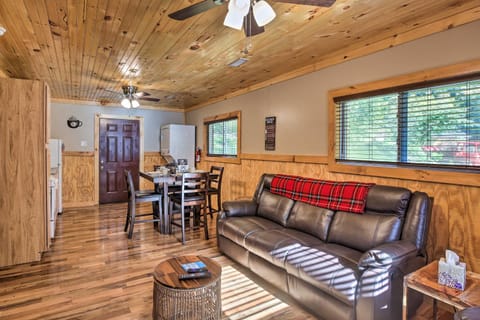 Silver Creek Cabin with Hiking, Less Than 1 Mi to Town! Haus in Beattyville