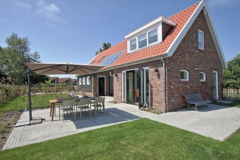 Property building, Day, Garden