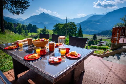 Day, Natural landscape, Food and drinks, Dining area, Food, Mountain view, Breakfast
