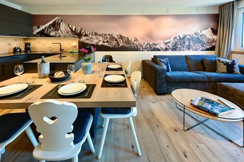 Living room, Seating area, Dining area, kitchen