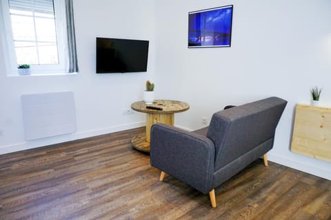 Communal lounge/ TV room, TV and multimedia, Living room, Seating area