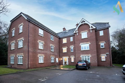 Property building, Day, Neighbourhood, Street view, Location, Parking