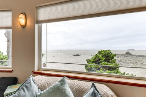 Crescent City Getaway with Panoramic Ocean Views! Maison in Crescent City