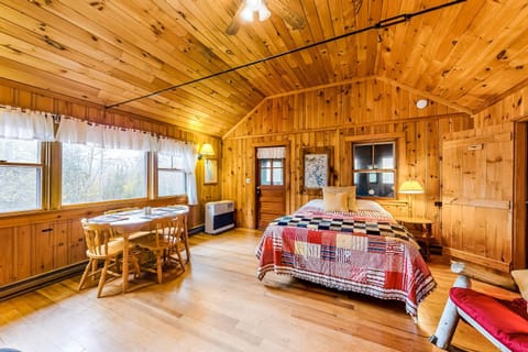 Rustic Camp House in Moosehead Lake