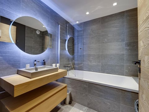 Appartement moderne 7 pers. avec babyfoot, buanderie et vue sur le lac - FR-1-641-2 Apartment in Tignes