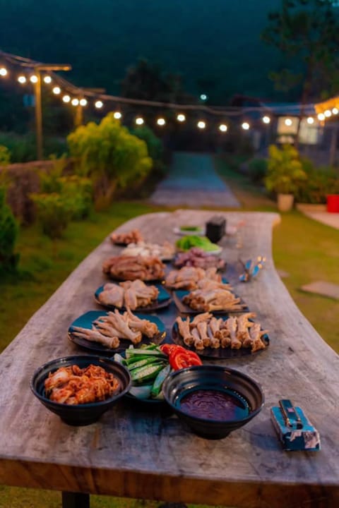 BBQ facilities, Dining area, Food