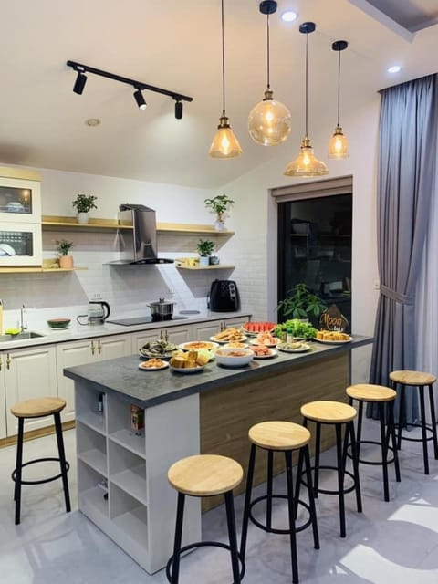 Dining area, kitchen