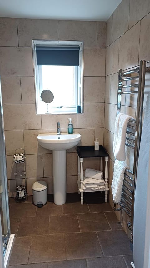 Shower, Bathroom, towels